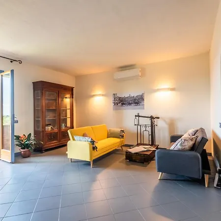 Lo Scosso Holiday home *